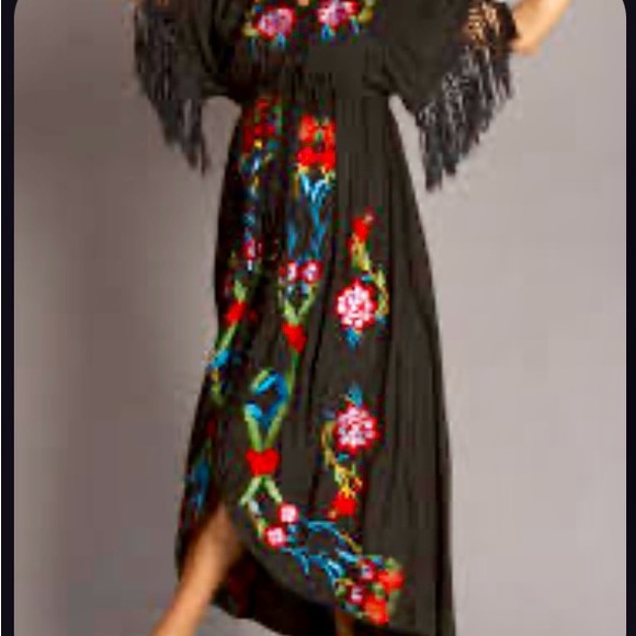 Fillyboo Black Maxi Dress with Vibrant Floral Embroidery (XL) - Picture 2 of 8